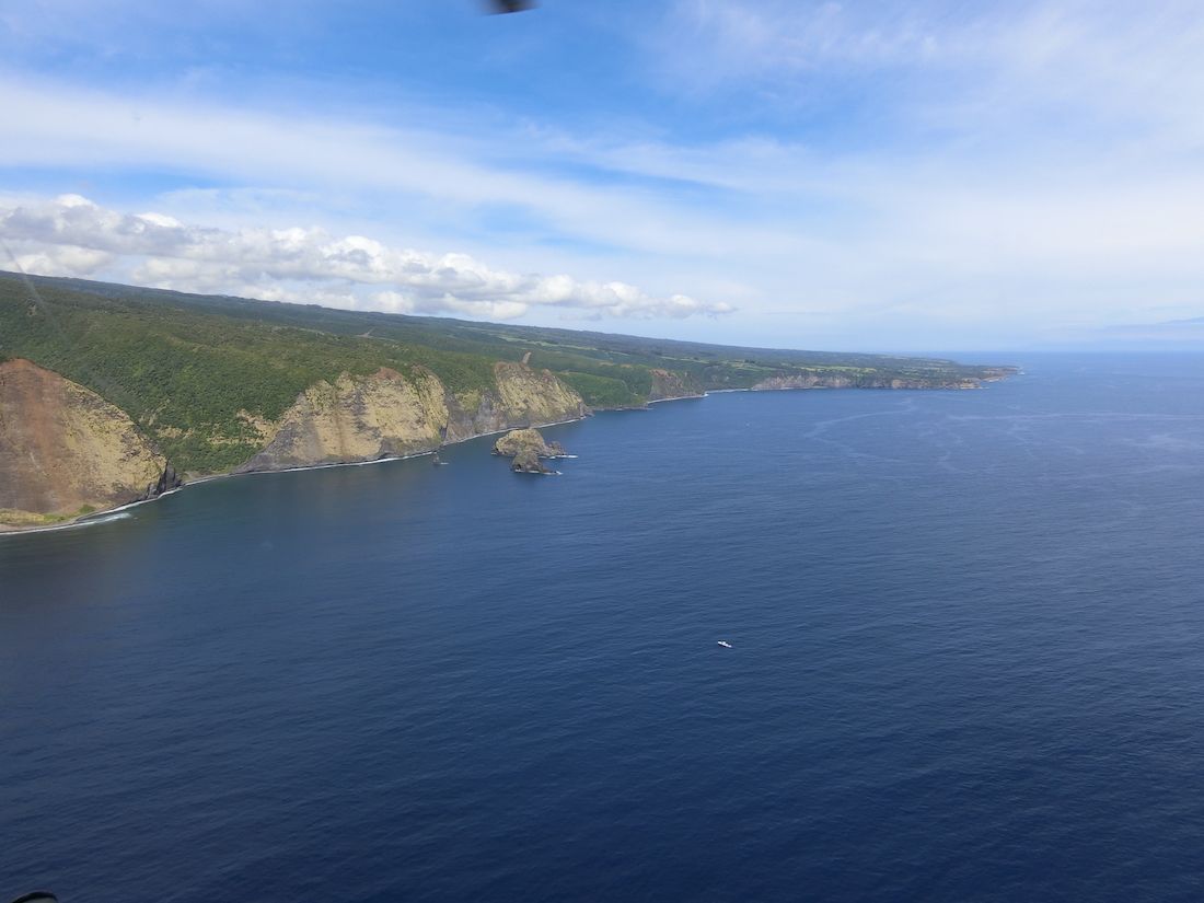 切り立った崖のダイナミックさからも、ハワイ島には手付かずの自然が多く残っていることがわかる