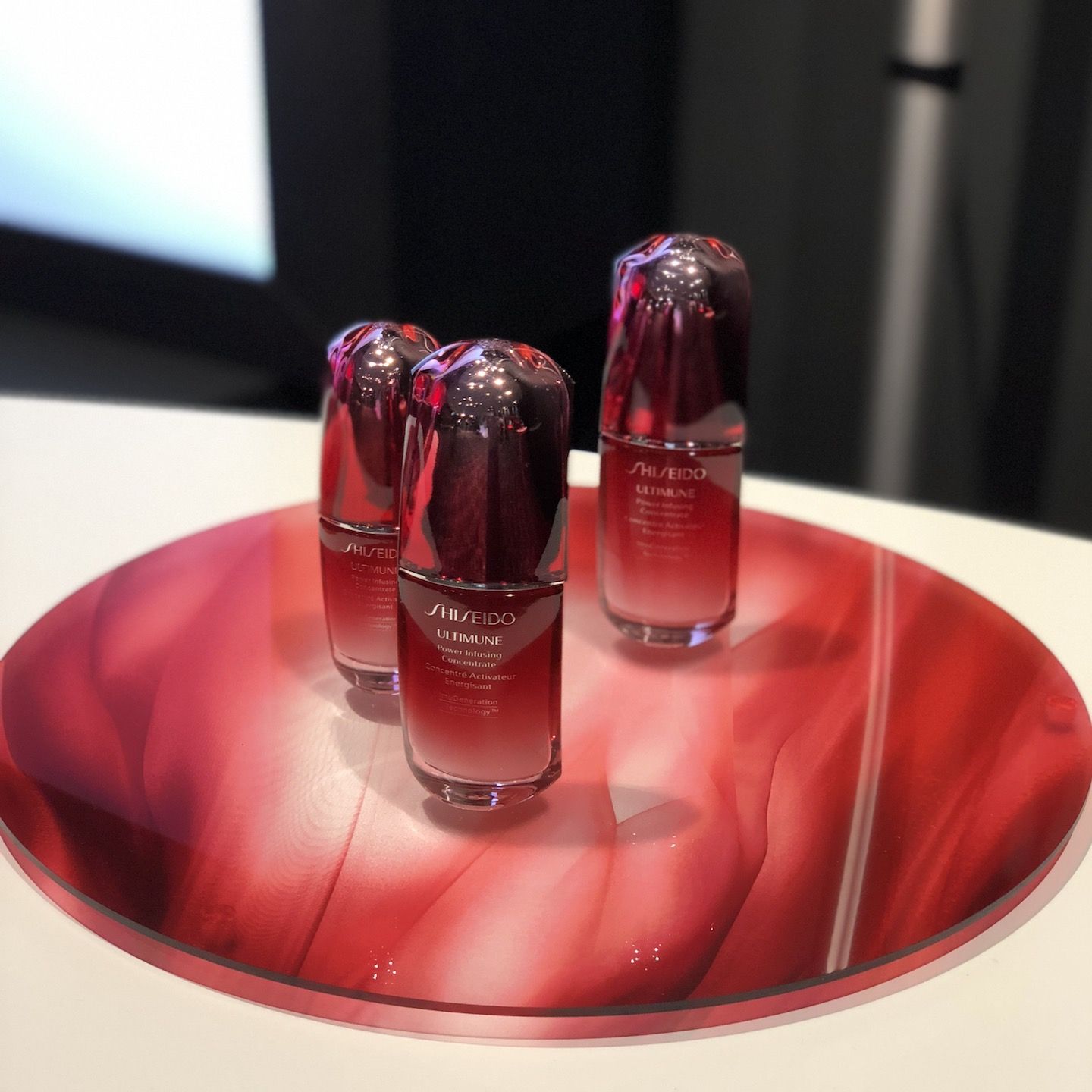 SHISEIDO アルティミューン パワライジング コンセントレート N <美容液> 50ml ¥12,000(税抜) 30ml ¥8,000 (レフィル)50ml ¥11,500(税抜) 2018年6月1(金)発売