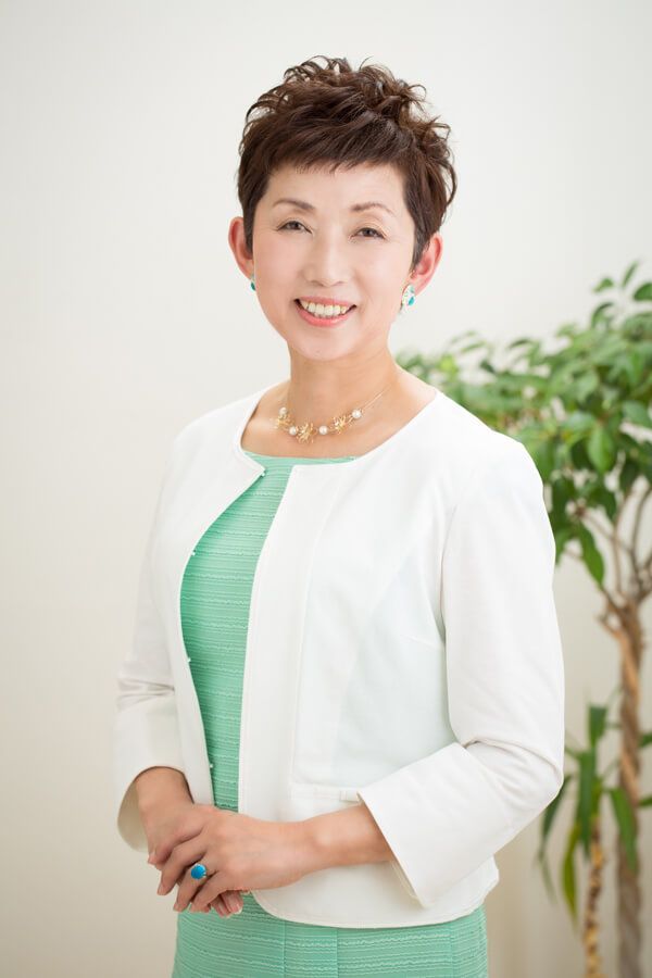 栗栖 佳子氏