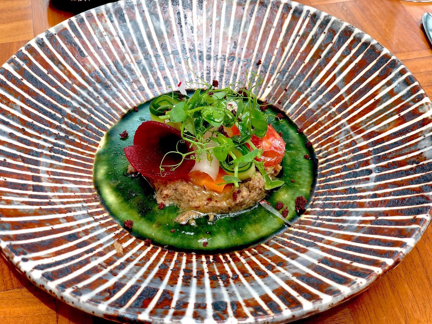 季節の野菜サラダーマッシュルームデュクセルーベビーリーフーホワイトバルサミコドレッシング