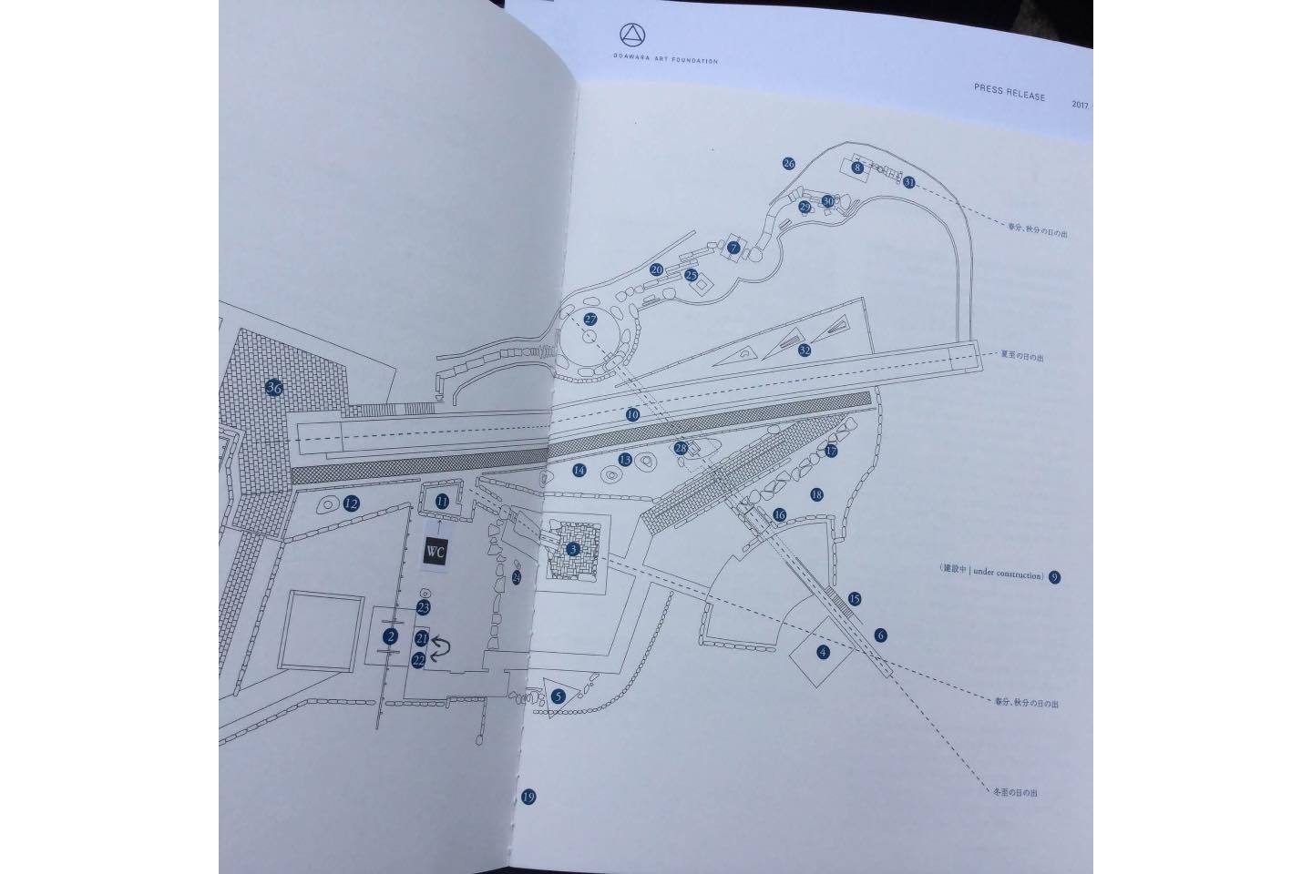 「小田原文化財団 江之浦測候所」の場内見取り図。うっかり歩いていると、貴重な礎石や建造物を見逃してしまう。ま、それも良し! 驚きの空間に誘われつつ、アートをエンタメとして楽しもう!