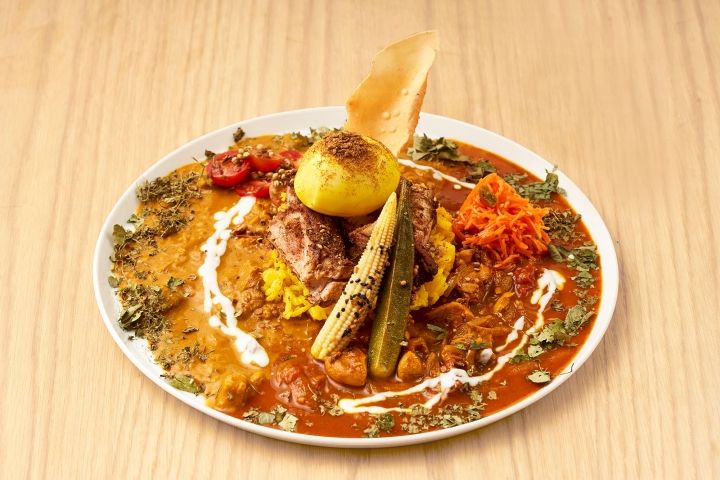 「2種のあいがけスパイスカレー ~チキントマトとインド豆“ダール”~」¥1,300