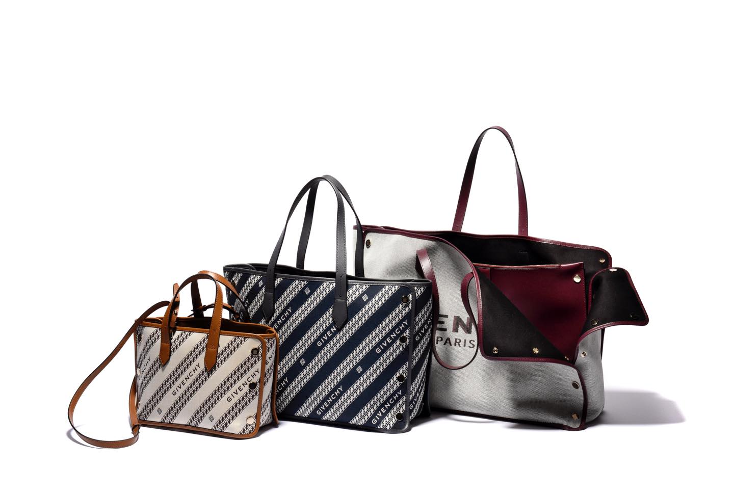 左から【W24×H19×D12cm】¥139,000※参考価格・【W51×H30×D17cm】¥195,000・【W63×H37×D20cm】¥235,000/以上、ジバンシィ表参道店