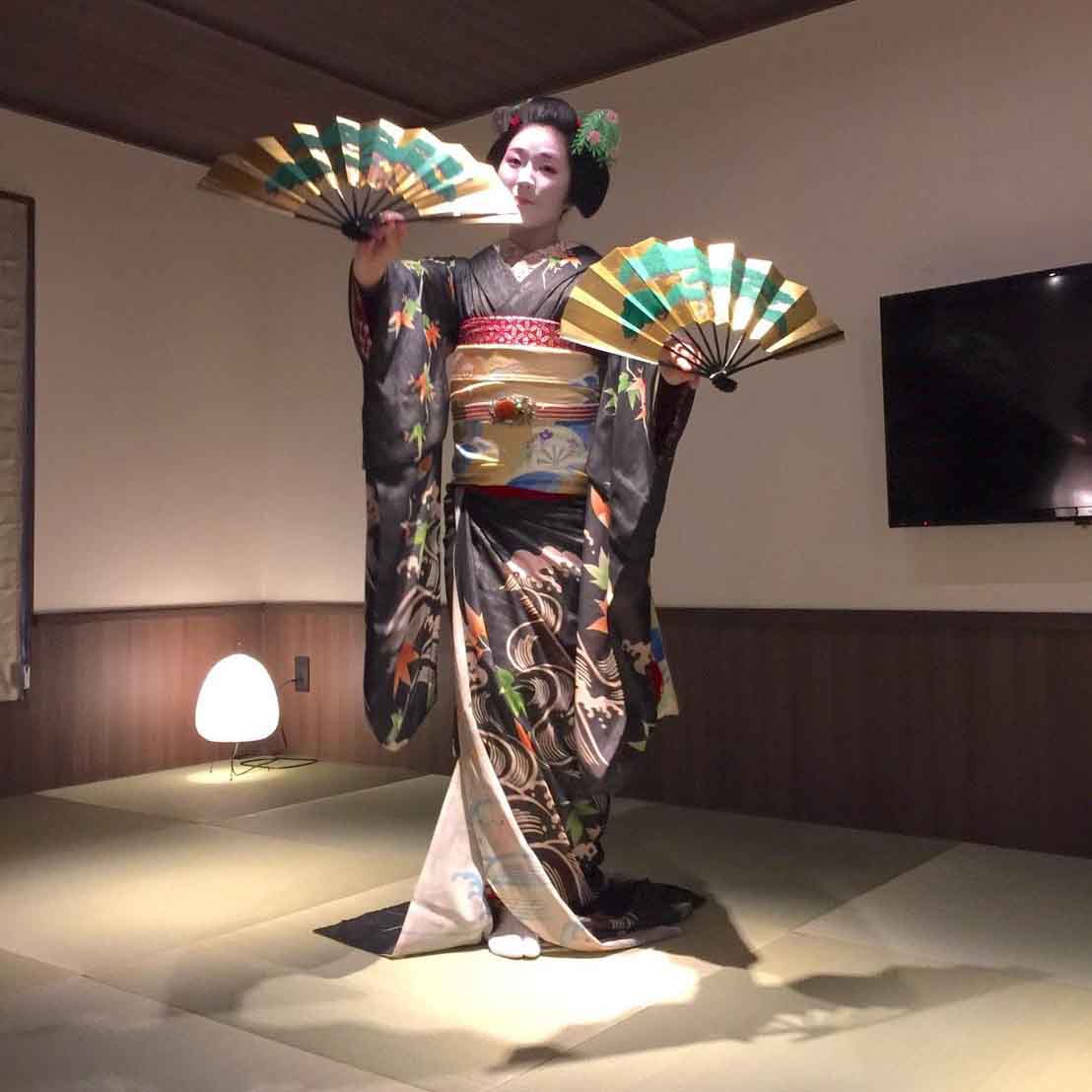 踊り鑑賞のほか、記念撮影なども楽しめる。