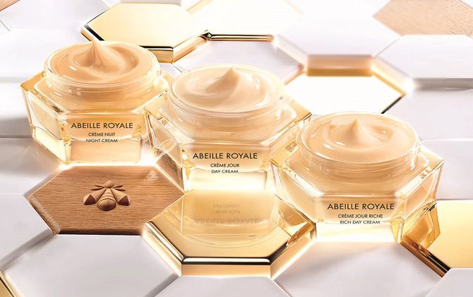 アベイユ ロイヤル クリーム 50ml ¥17,700・アベイユ ロイヤル リッチクリーム 50ml ¥17,700・アベイユ ロイヤル ナイトクリーム 50ml ¥20,800(すべて税抜)