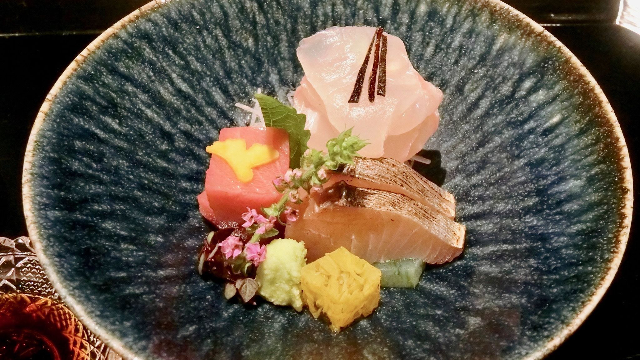 厚めに切られ、魚の旨味が存分に堪能できる造里