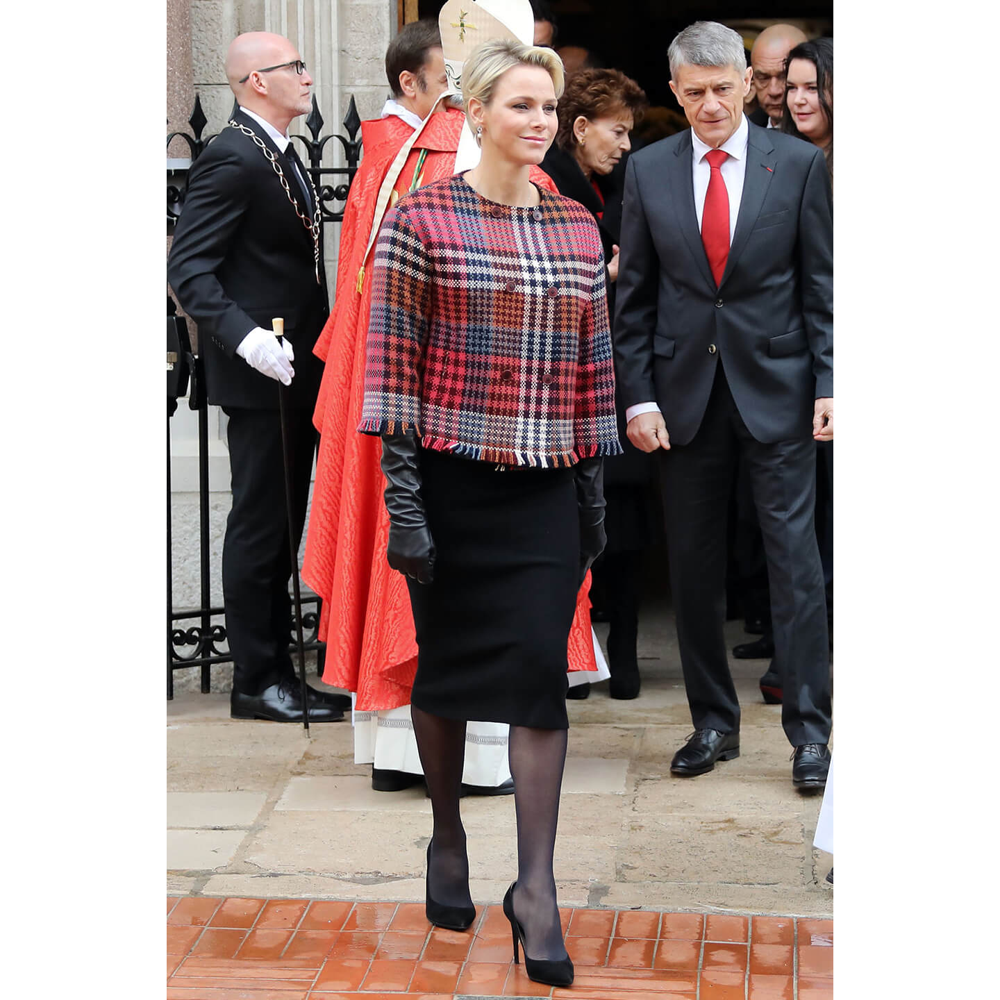 黒革のグローブを取り入れたコーディネートのPrincess Charlene(シャルレーヌ公妃)