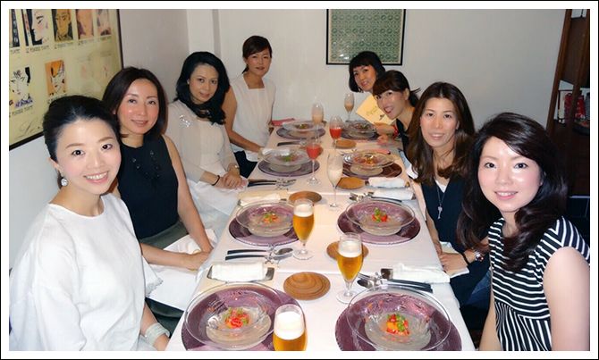 左列の奥から2番目が吉田さん