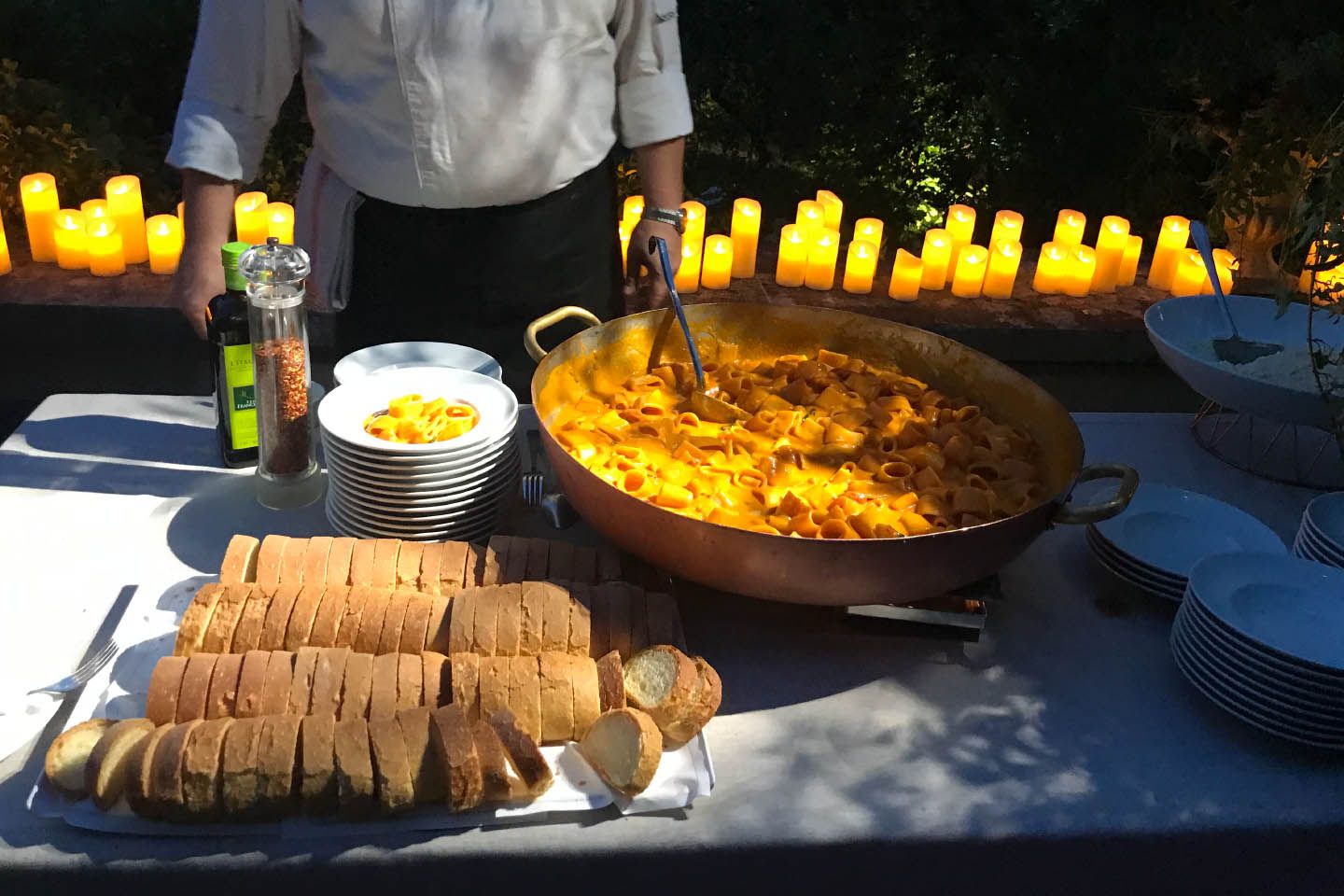 パスタがあるのはさすがイタリアのメゾン。チーズがたっぷり入ったトマトソースです。
