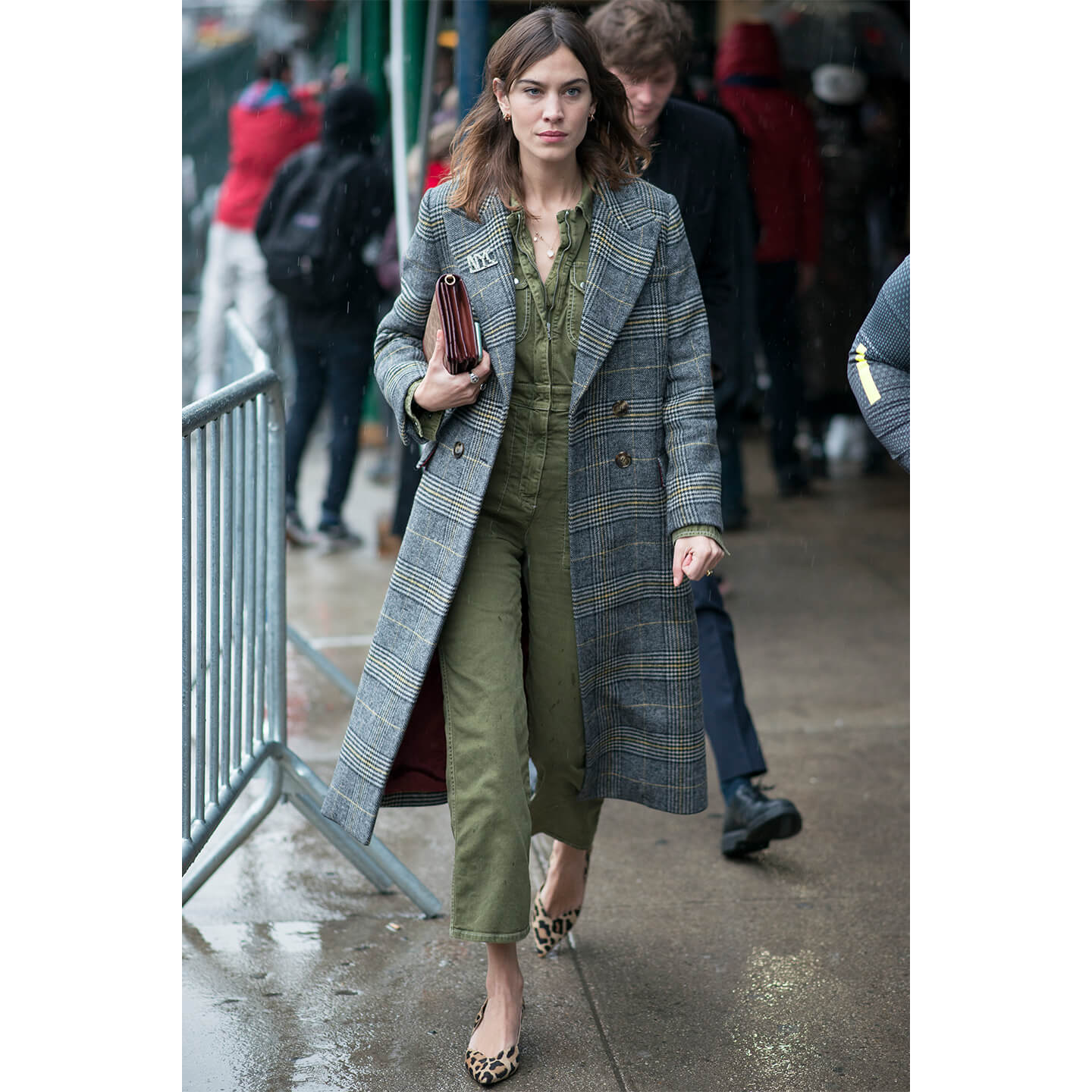 チェスターコートを着こなすAlexa Chung(アレクサ・チャン)
