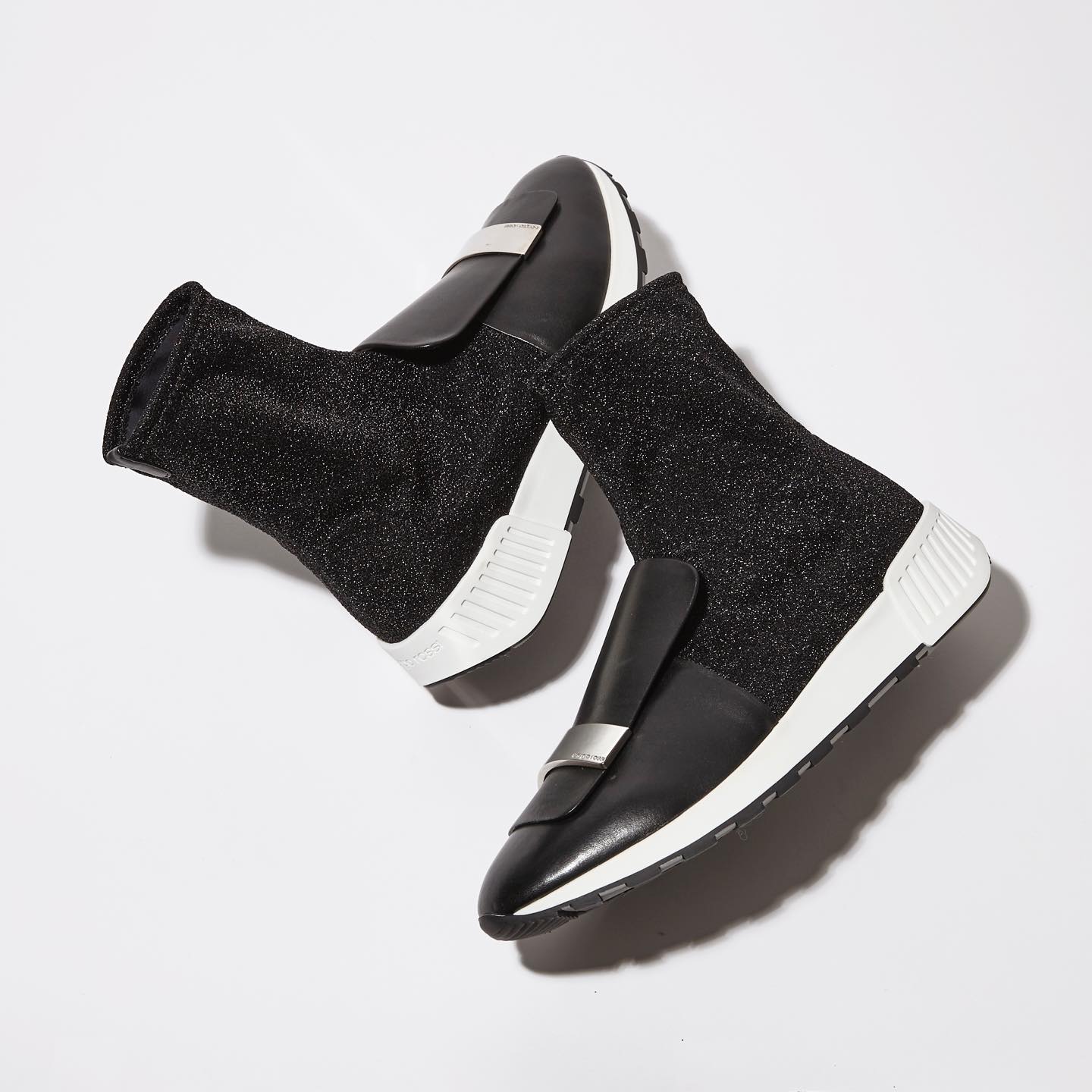 このカラーが「thedropTYO@barneys」だけのエクスクルーシヴ。【ヒール4cm】¥95,000
