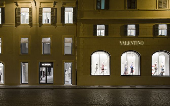 スペイン広場にほど近い、ローマのヴァレンティノ本店