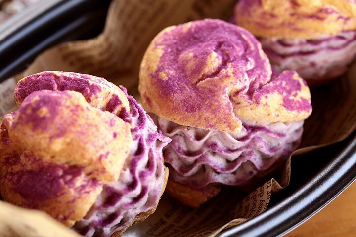 久米島産紅芋を使用した「紅芋シュークリーム」はぜひデザートに食べたい!