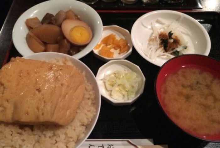 甘めのタレが食欲そそる名物ランチ『とうめし』670円