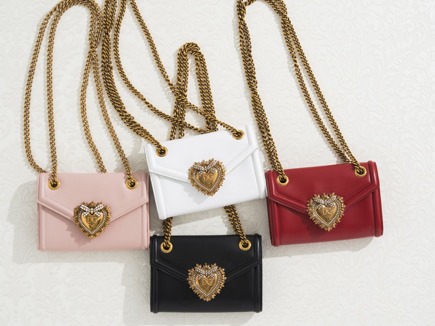 「DEVOTION BAG(ディヴォーション バッグ)」のウォレットチェーンバッグ