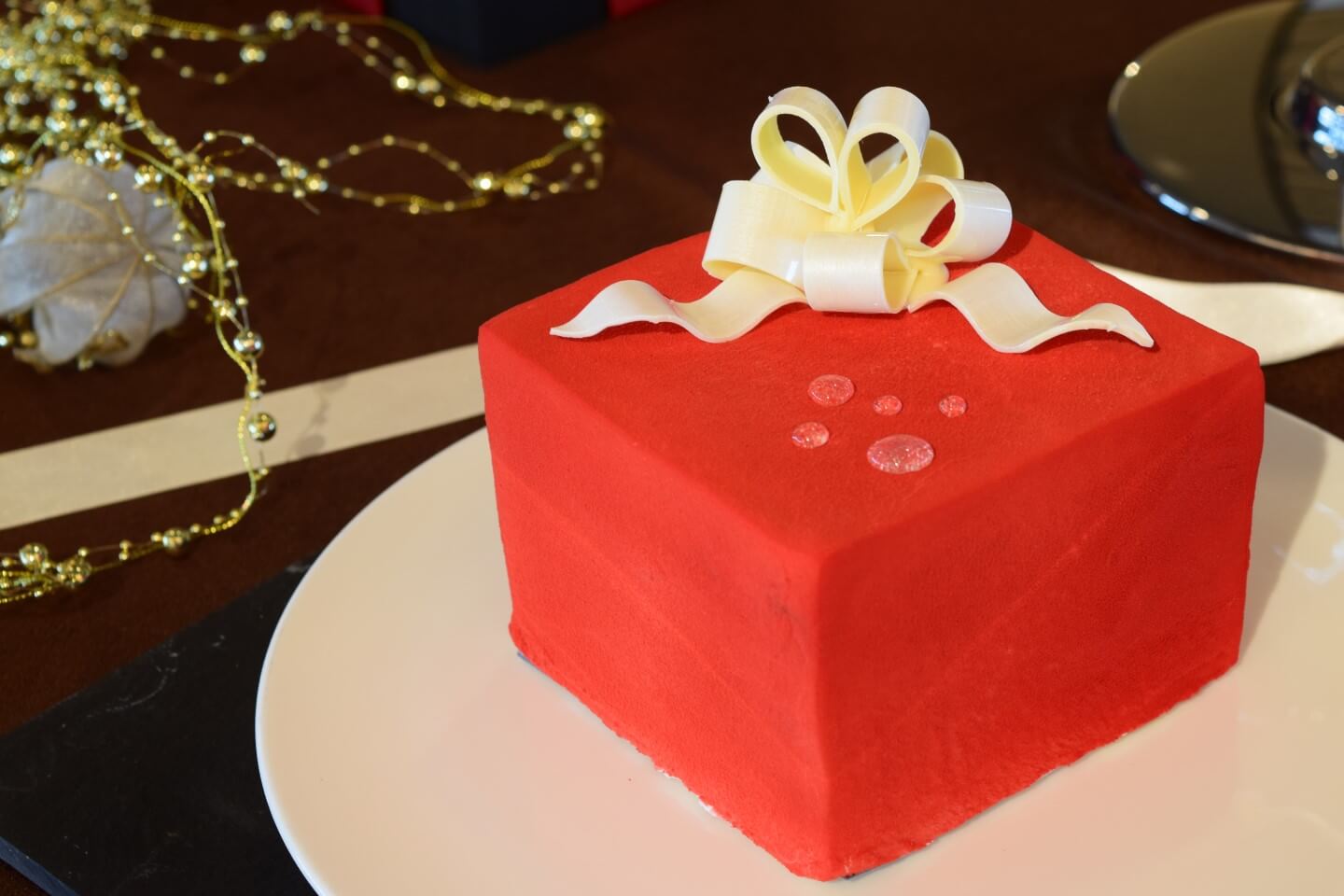 京王プラザホテルの新作クリスマスケーキ「ラーヤ」の画像