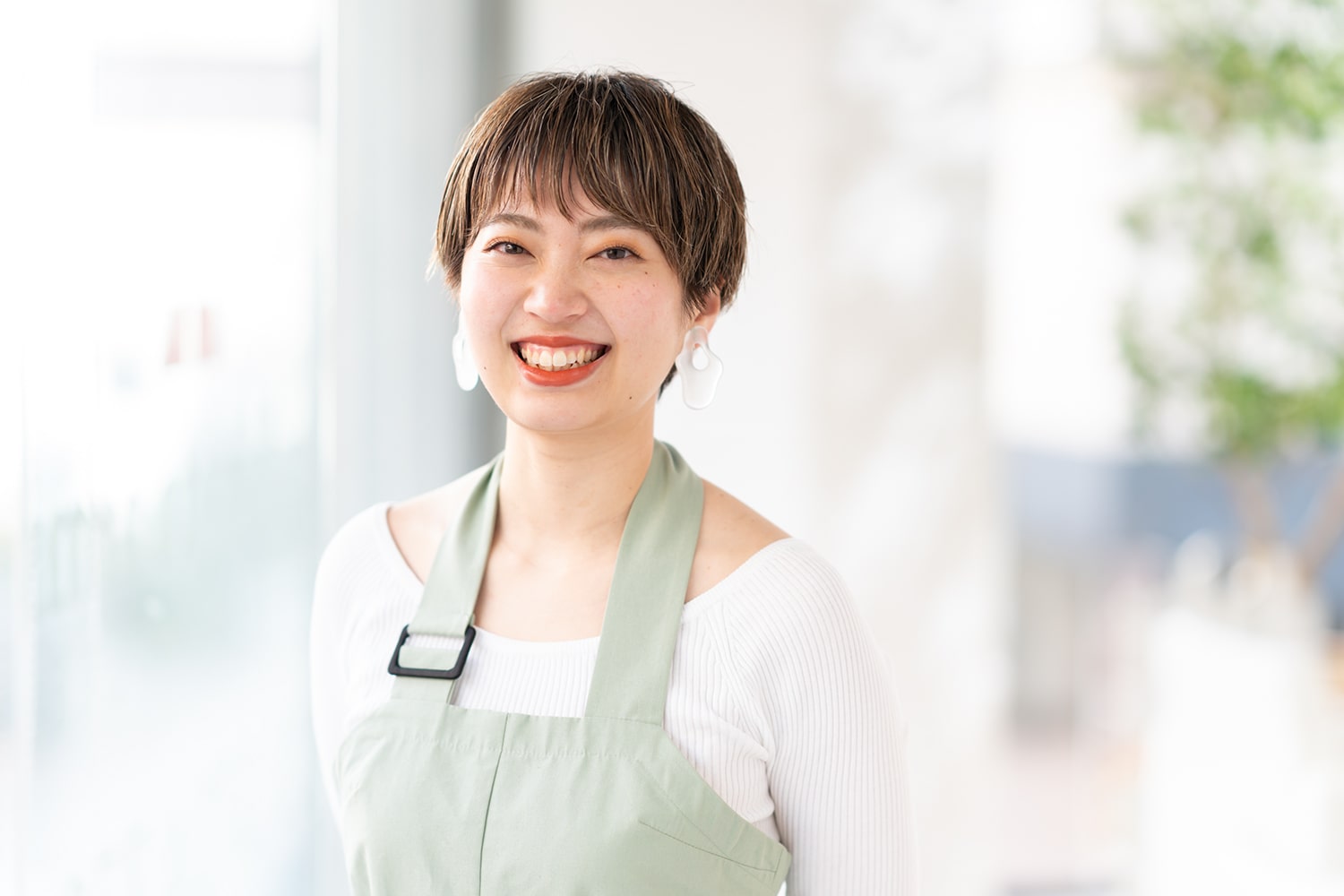 kakimoto arms自由が丘クレオ店 スタイリスト・山本真実さん。今年のテーマは、すべてにメリハリ。「メリハリのある体をつくるために、クラシックバレエのバーレッスンに通っています」