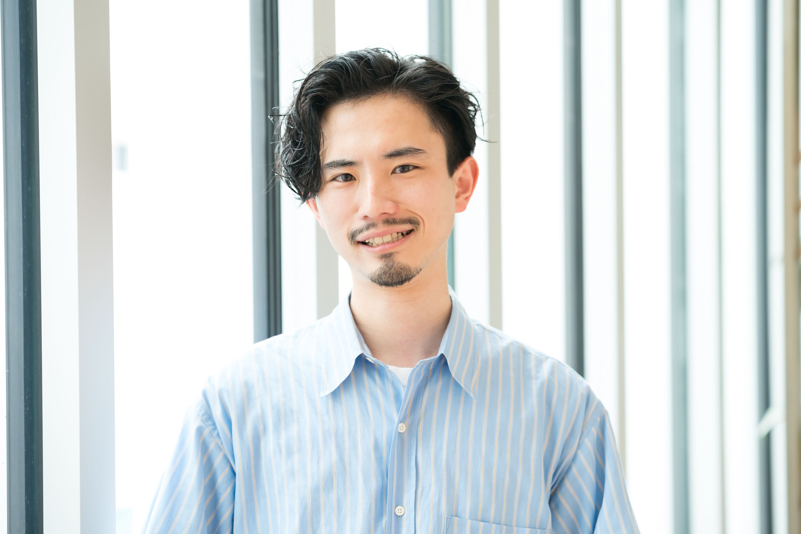 スタイリスト 瀬川史弥さん。「こう見えて、実はお腹が弱いんです。毎日ヨーグルトを食べています」