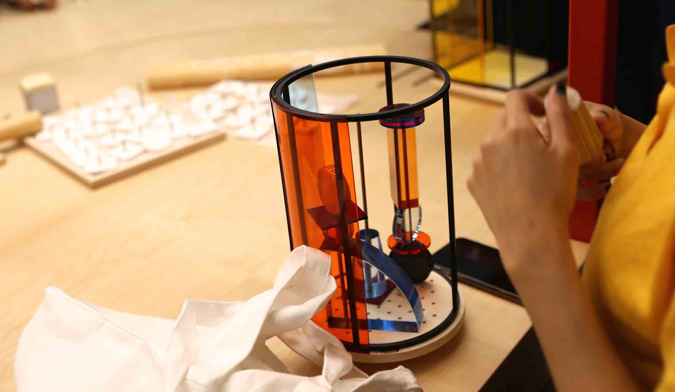 ワークショップでは遊び感覚で立体パズルのようなものを作り、空間構成を意識させる。