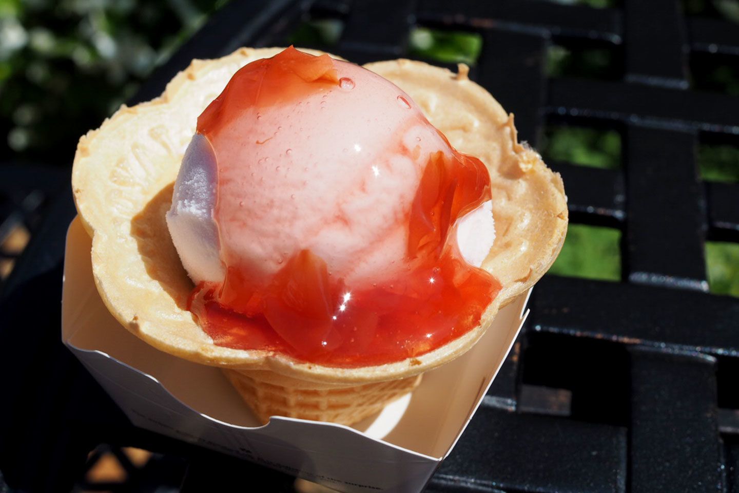 バラのアイスクリームはCOEDA HOUSEのほか、園内のガーデンテラスでもいただけます。価格は¥600(税込)