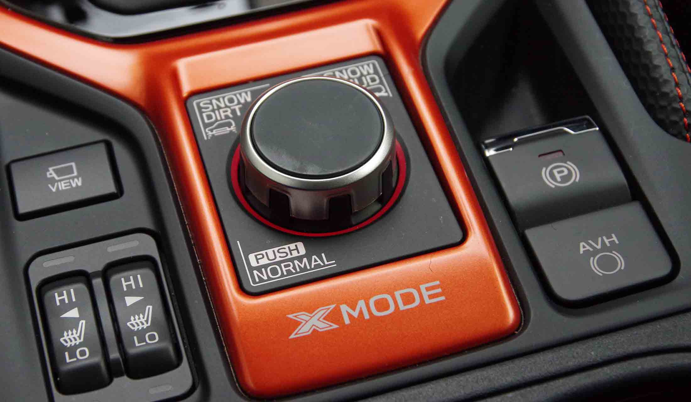 万が一スタックしても、フォレスターにはXモードがある。低速走行時に4WDを含めて車両を統合制御し、悪路からの脱出を容易にする。