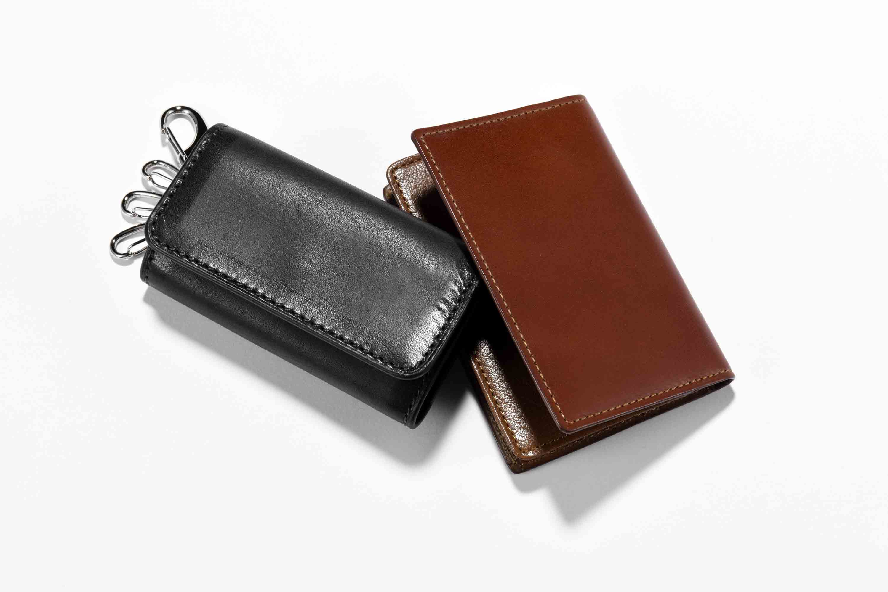 (左)【W11×H7×D1cm】キーケース¥15,000・(右)【W11×H7.5×D1.8cm】名刺入れ¥12,000(ソメスサドル青山店)