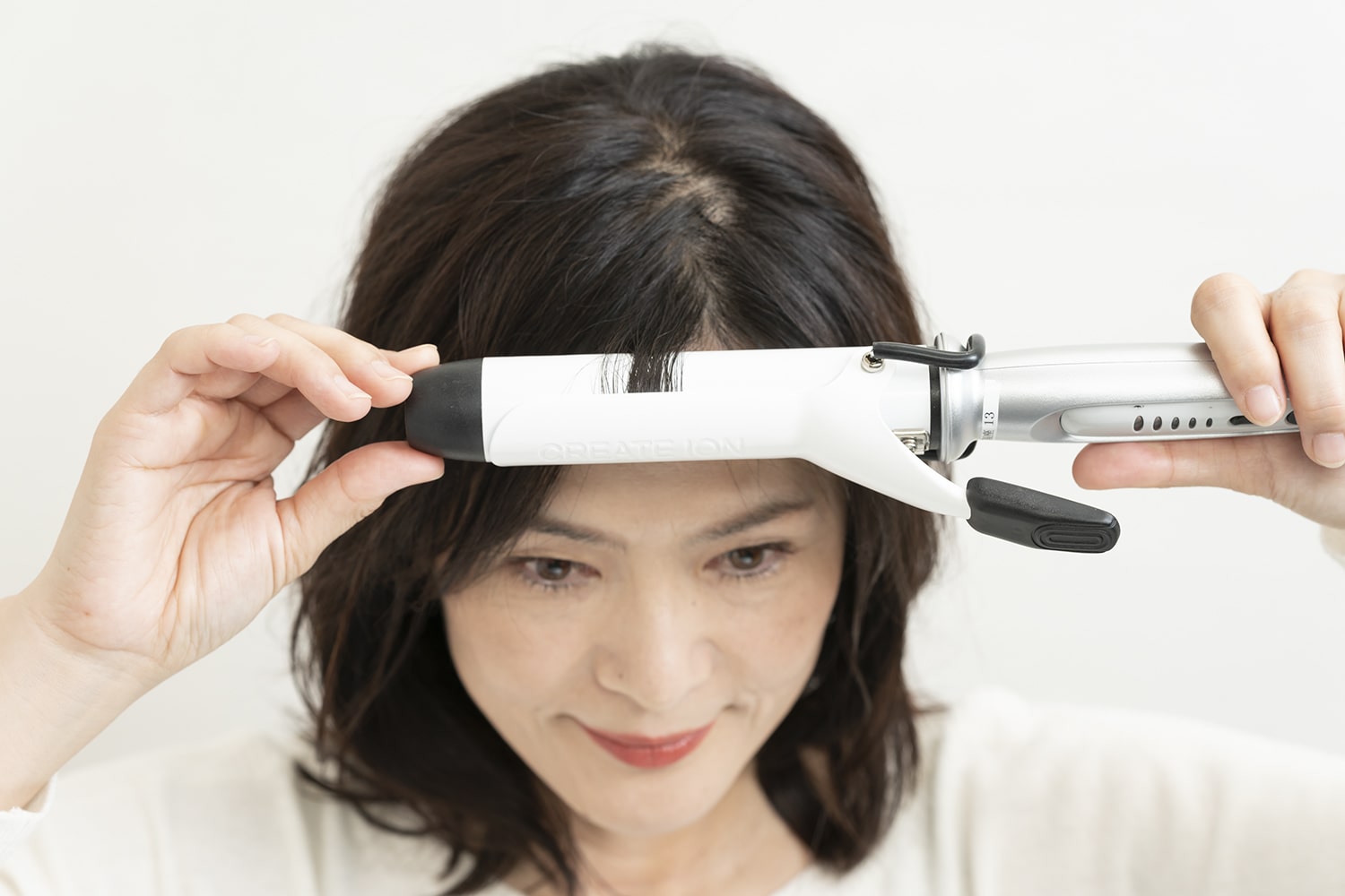 軽く引っ張りながら巻くこと。