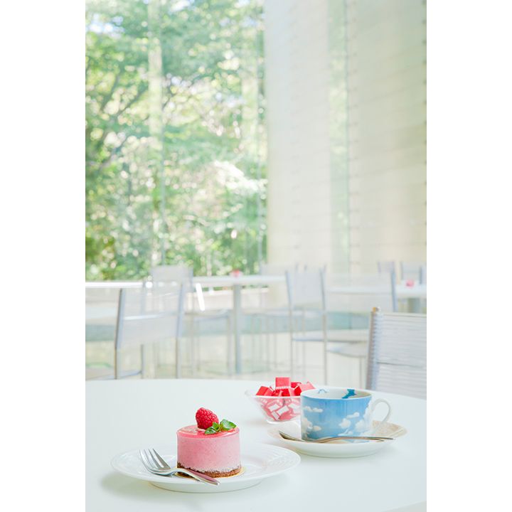 ケーキ各種 ¥426、ケーキセット ¥908(コーヒー 又は 紅茶)