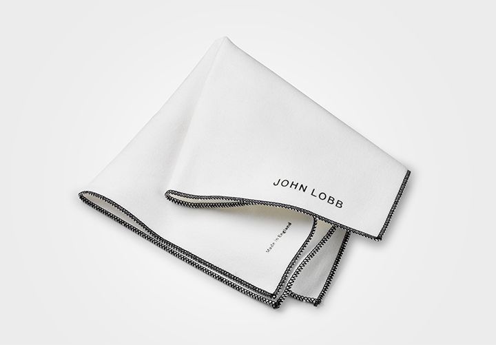 Selvyt Cloth(セルヴィットクロス)¥3,996。様々な用途で使える、コットン素材のポリッシングクロス。起毛した表面が粒子を持ち上げるため、美しい仕上がりに。クリームやワックスを塗る際にも使えます。