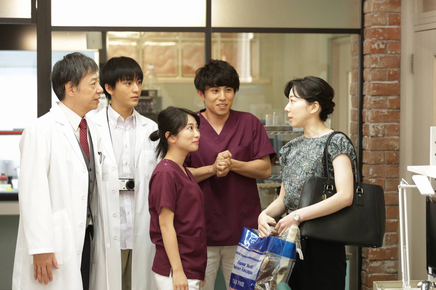 左から:藤堂(板尾創路さん)、熊田祥太(田川隼嗣さん)、光子(志田未来さん)、高橋(中尾明慶さん)、絵美(平岩紙さん) ©フジテレビ