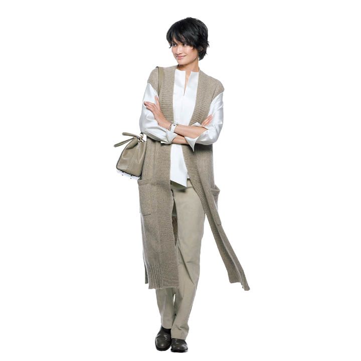 【1】ベージュコーデュロイパンツ×ロングジレ