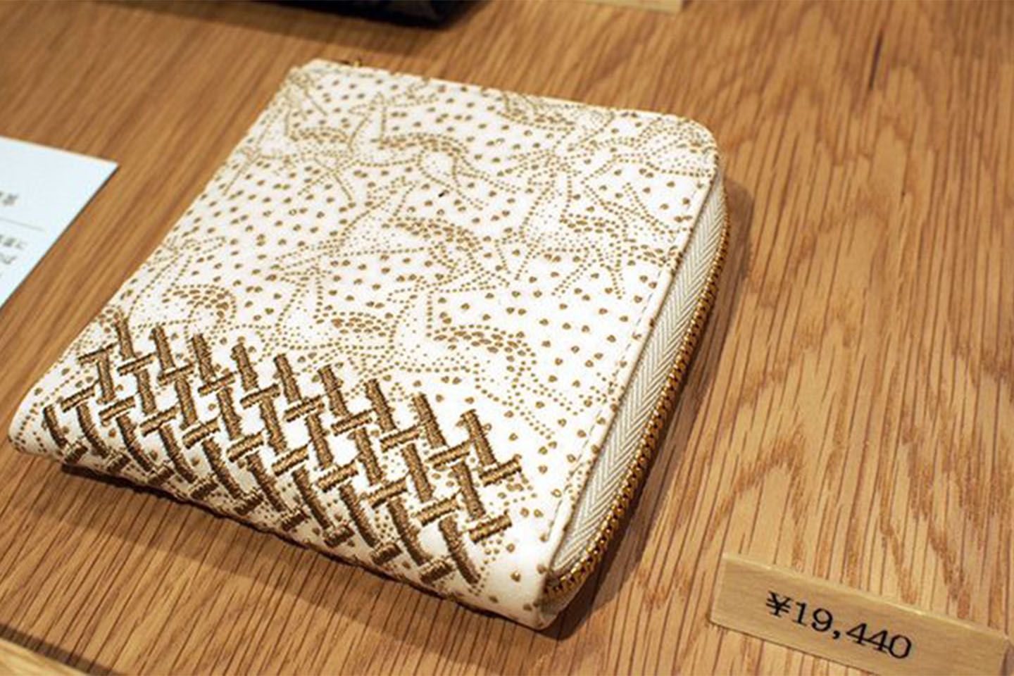 漆革財布¥18,000(税抜)