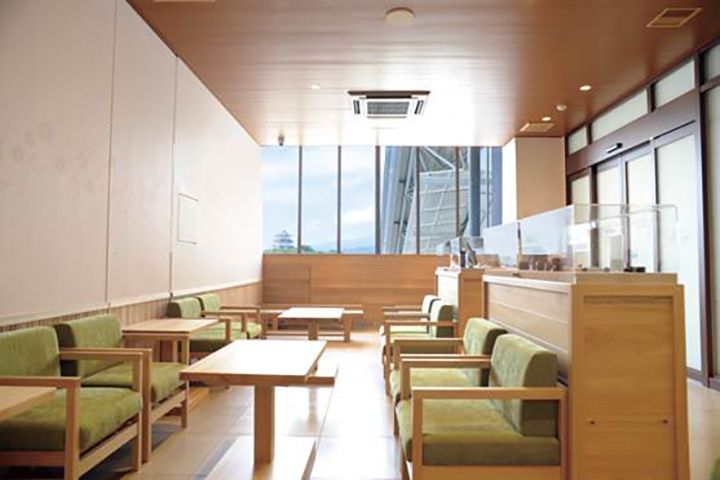 JR東日本「伊豆クレイル」の専用ラウンジ内観