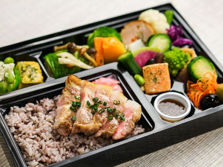 「特選もち豚とサーモン弁当」¥1,500