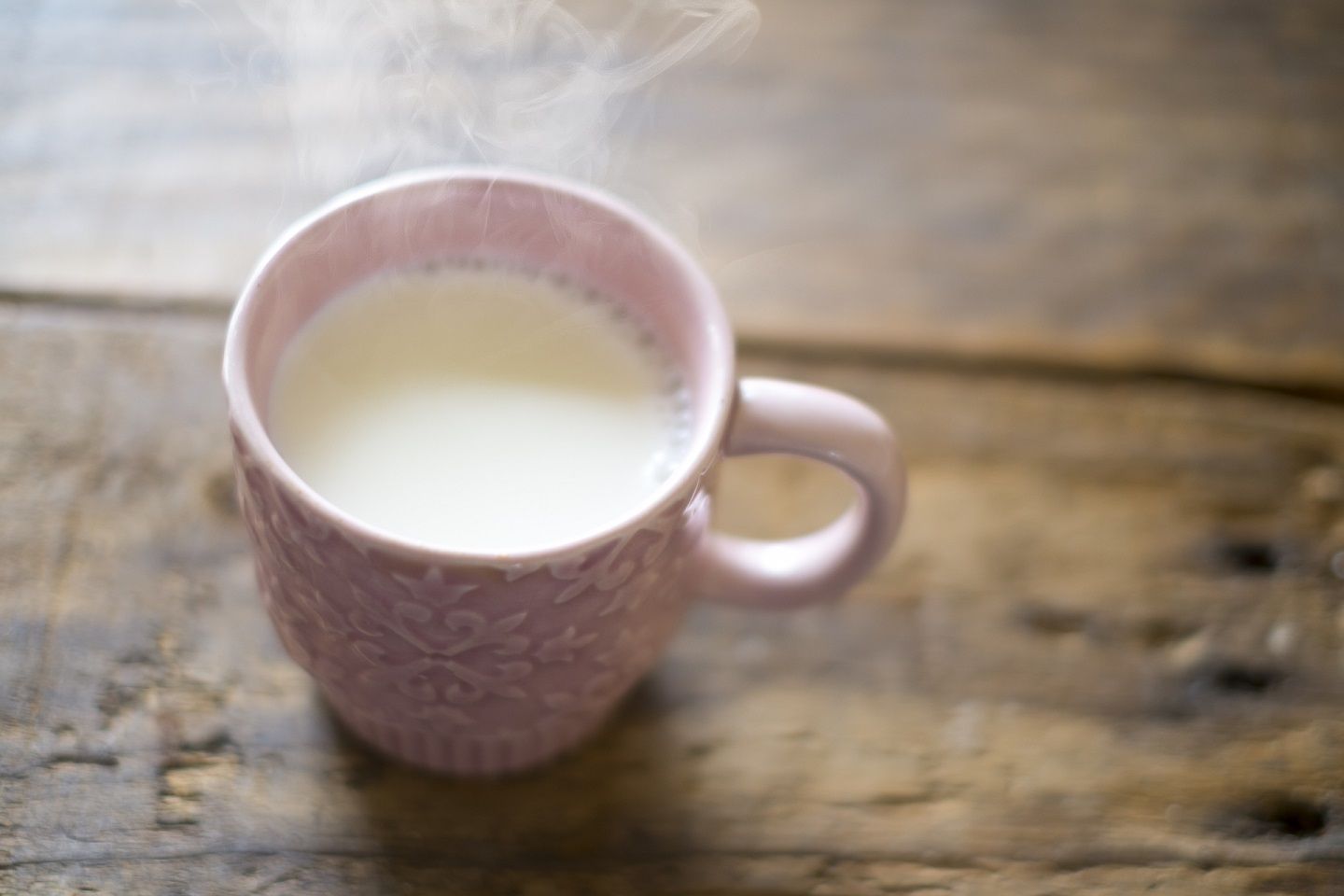 「紅茶メロンパン」にはホットミルクがおすすめ!