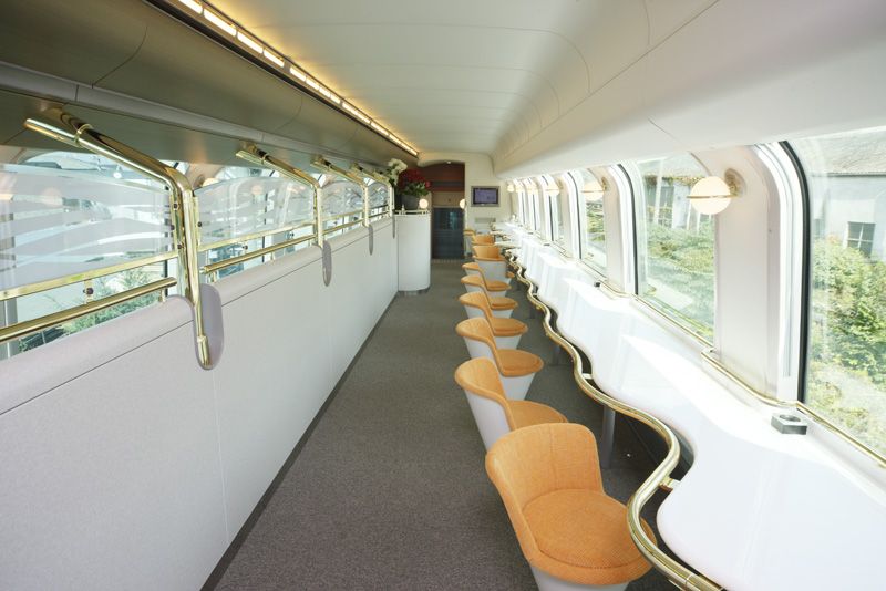 近畿日本鉄道「観光特急しまかぜ」の内観