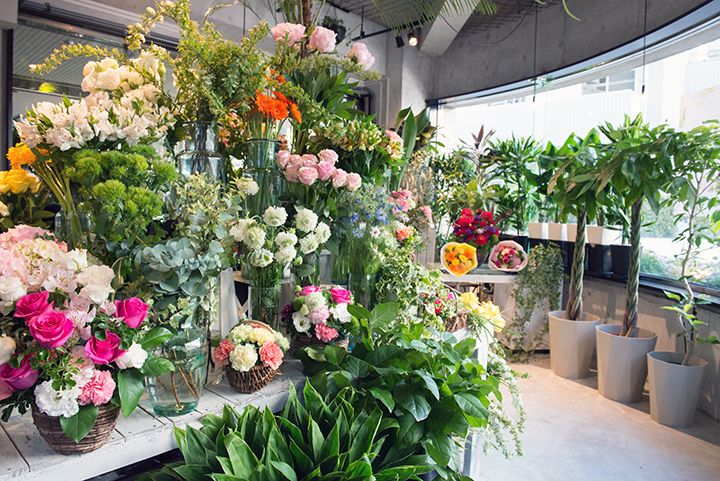 新鮮なお花がたくさん揃う店内