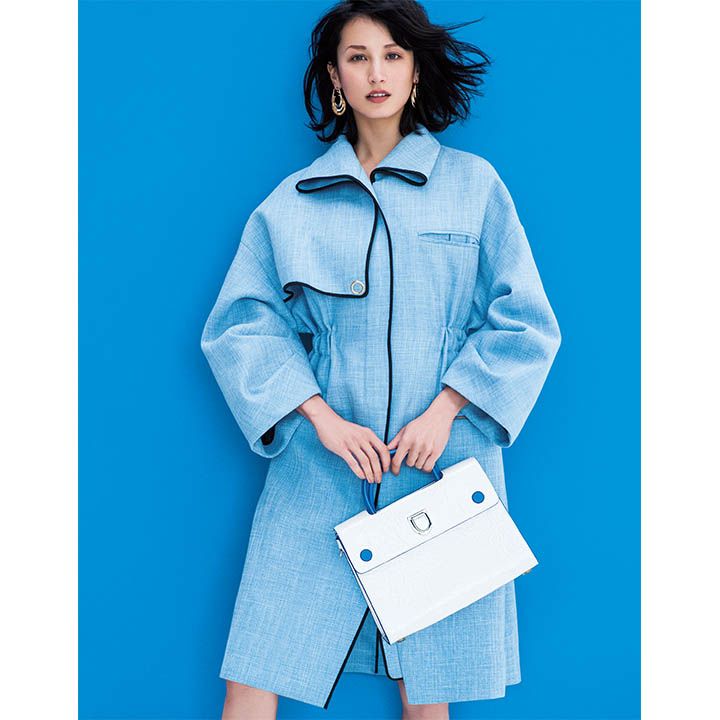 【15】ブルートレンチコート×バッグ