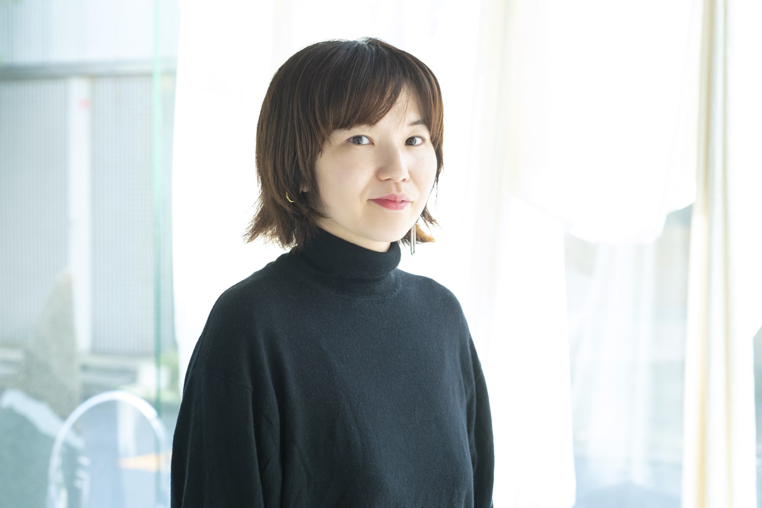 Rougy スタイリスト・二階堂雪さん。最近、ハーブにハマっているという二階堂さん。「パリに行ったときに出会ってハマりました。フィトテラピーの本を読んだりして、ハーブの効能を勉強中。ハーブティーを飲み始めたら胃腸の調子がよくなりました」