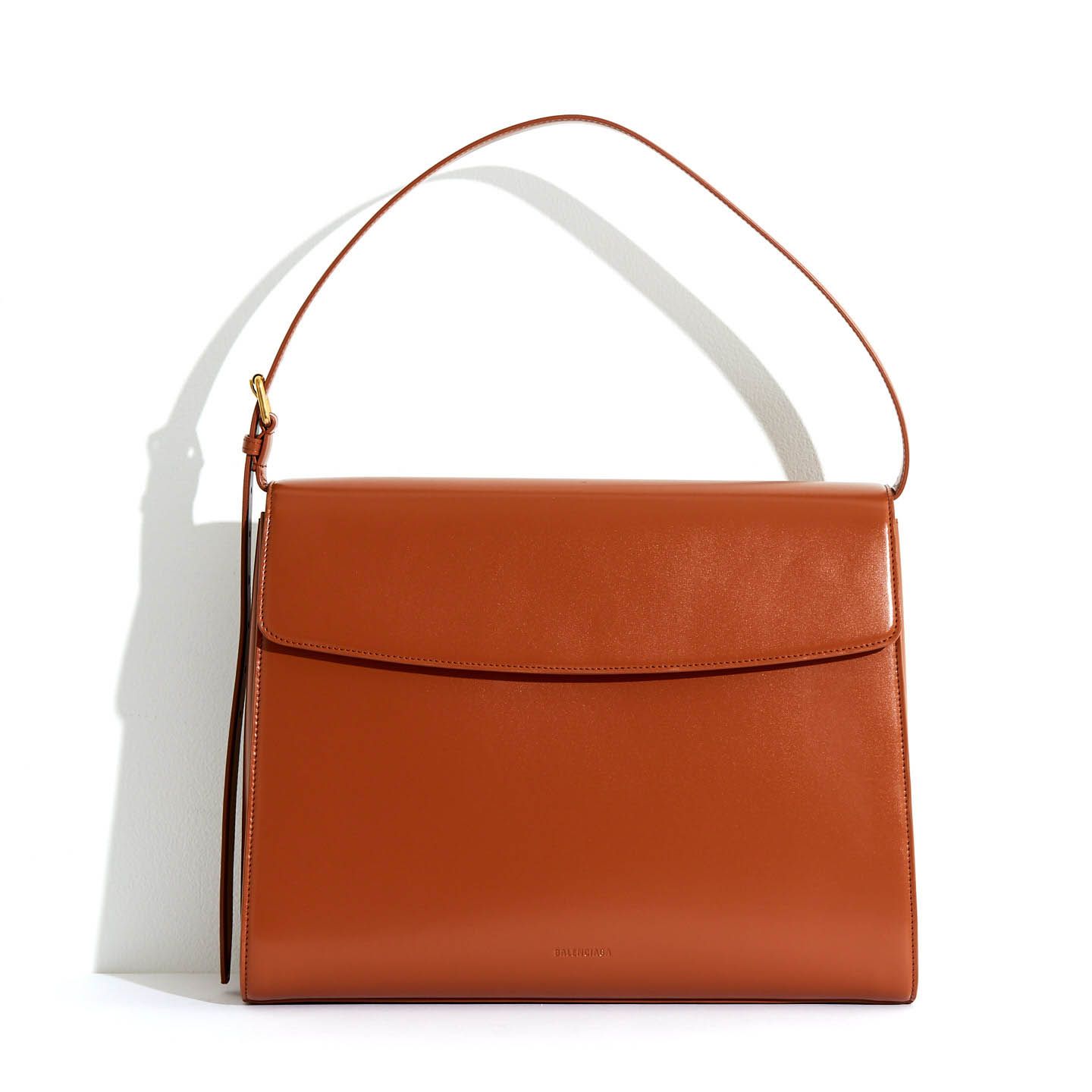 バッグ「ゴースト L トップハンドルバッグ(キャメル)」¥189,000【縦28.5×横36.6×マチ13.5cm】