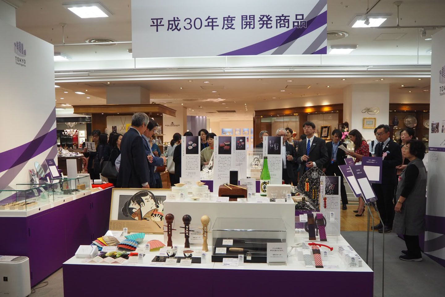 「東京手仕事展」のなかでも、平成30年度に開発された新商品を紹介するコーナーを中心に、一部受注生産のものもありますが、日常に使える伝統工芸商品を販売。