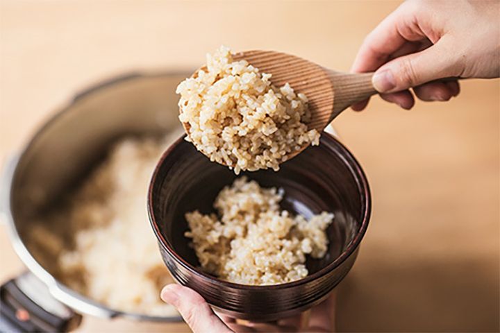 ブラウンライスの顔、玄米ご飯
