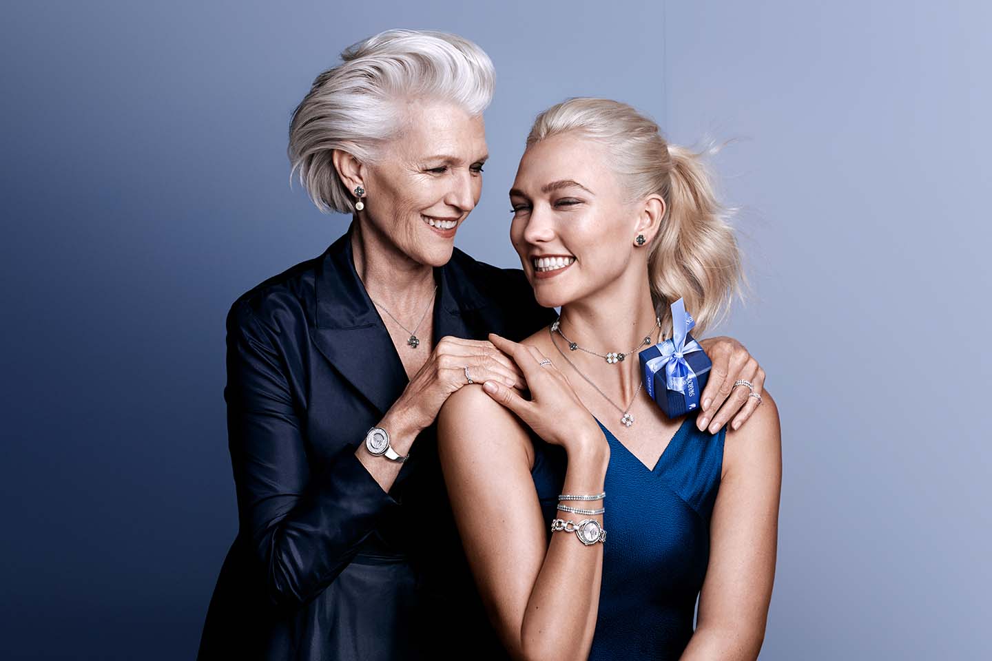 「マザーズデーコレクション」のキャンペーンに登場した、メイ・マスクとカーリー・クロス© Swarovski