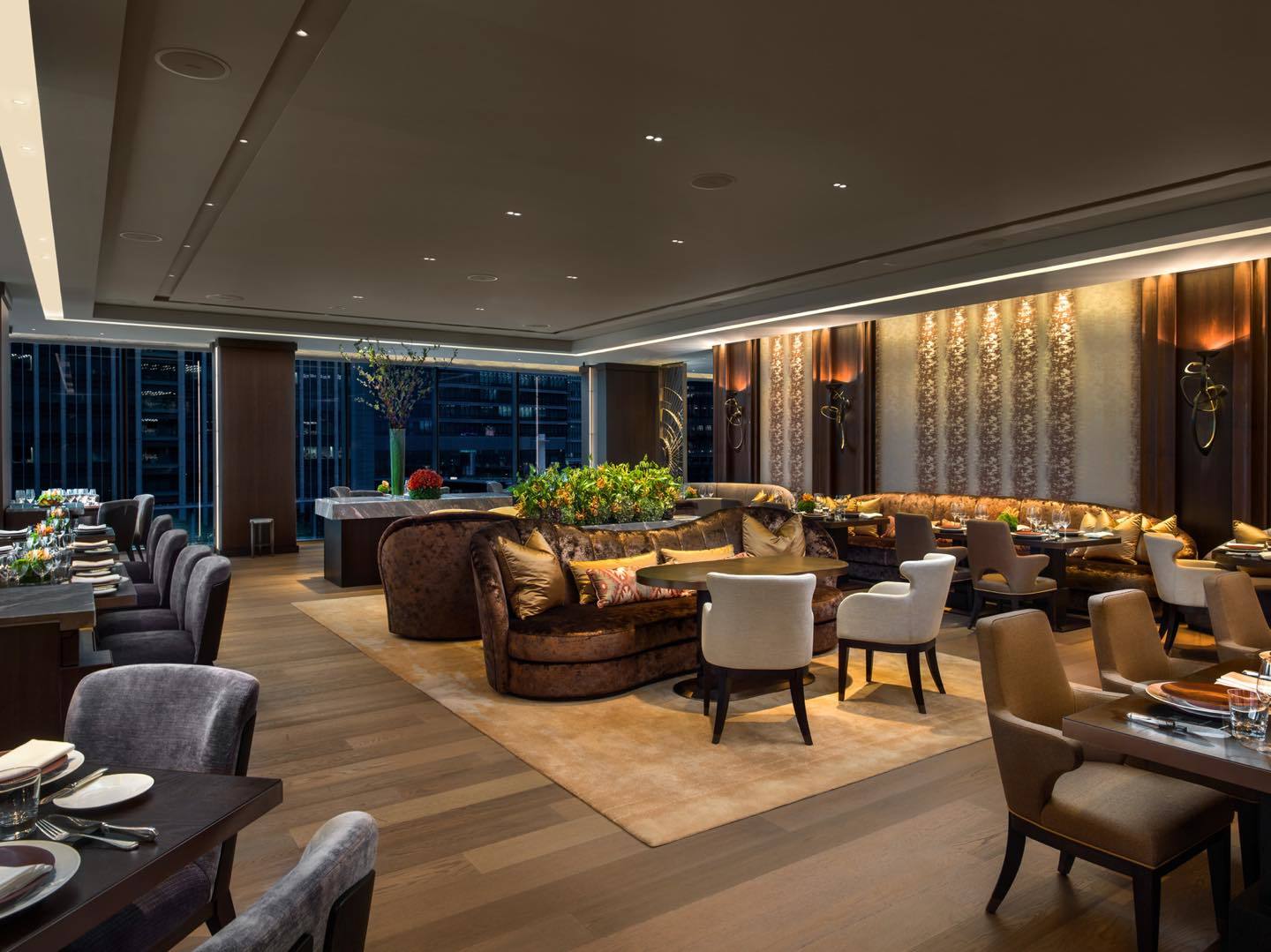 フォーシーズンズホテル丸の内 東京の7F「MOTIF RESTAURANT & BAR」