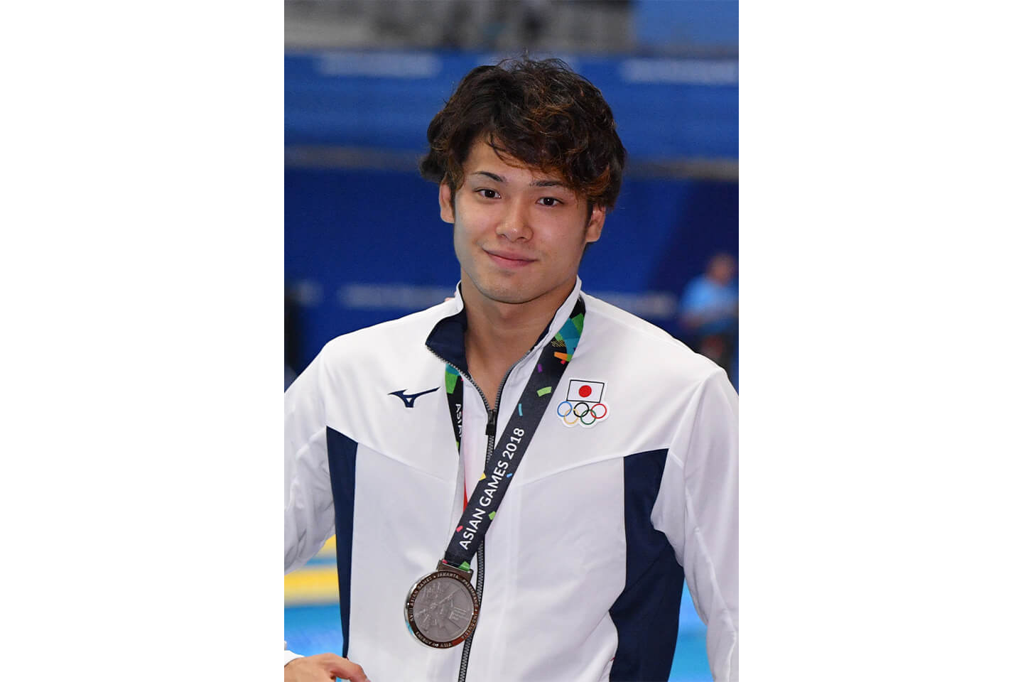 メダルをかけた中村選手