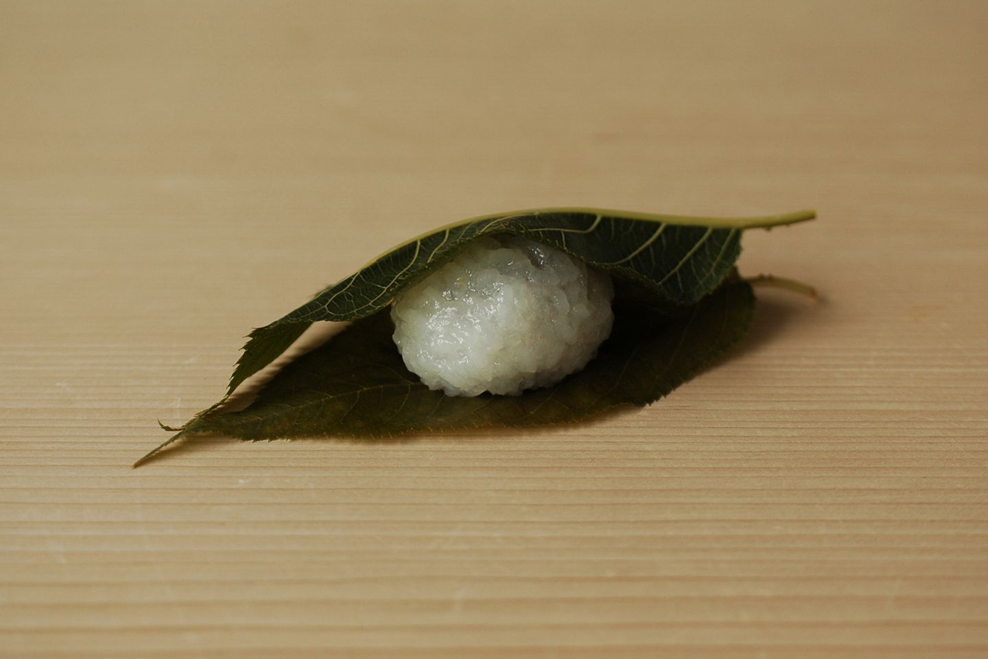 「桜餅」¥300(税抜)※HIGASHIYA GINZA、HIGASHIYA man 各店頭のみで、2019年3月1日(金)より販売