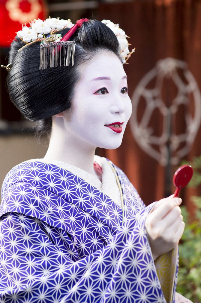 富津愈さんの着物と手鏡