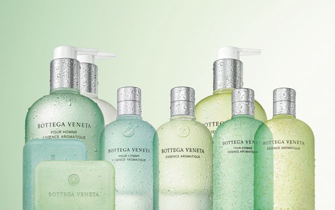 ボッテガ・ヴェネタ エッセンス アロマティック エクスフオリエイティング スクラブ 200ml ¥8,200・同 ボディ&ハンドウオッシュ 400ml ¥11,000・ボディ&ハンドローション 400ml ¥12,800 ほか4点(すべて税抜)