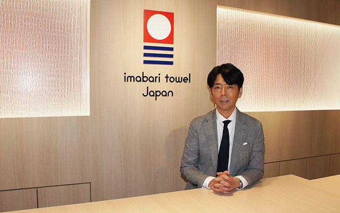 今治タオルのクリエイティブディレクター、佐藤可士和さん