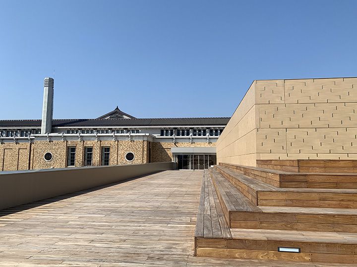 東山キューブ2階、屋上庭園「東山キューブテラス」。